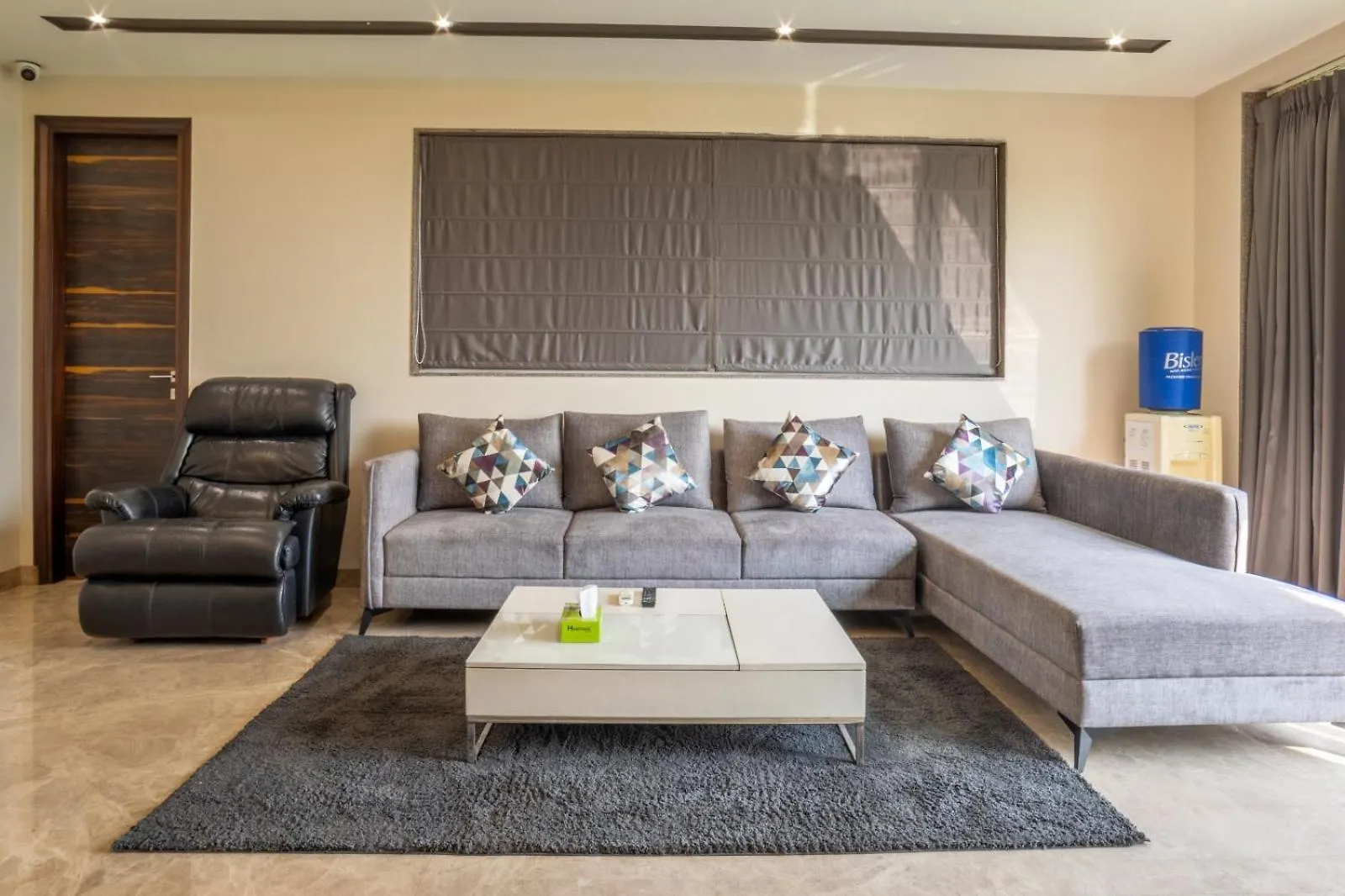 Housr 2 Bhk Apartment Sector 41 Gurgaon Near Fortis Hospital