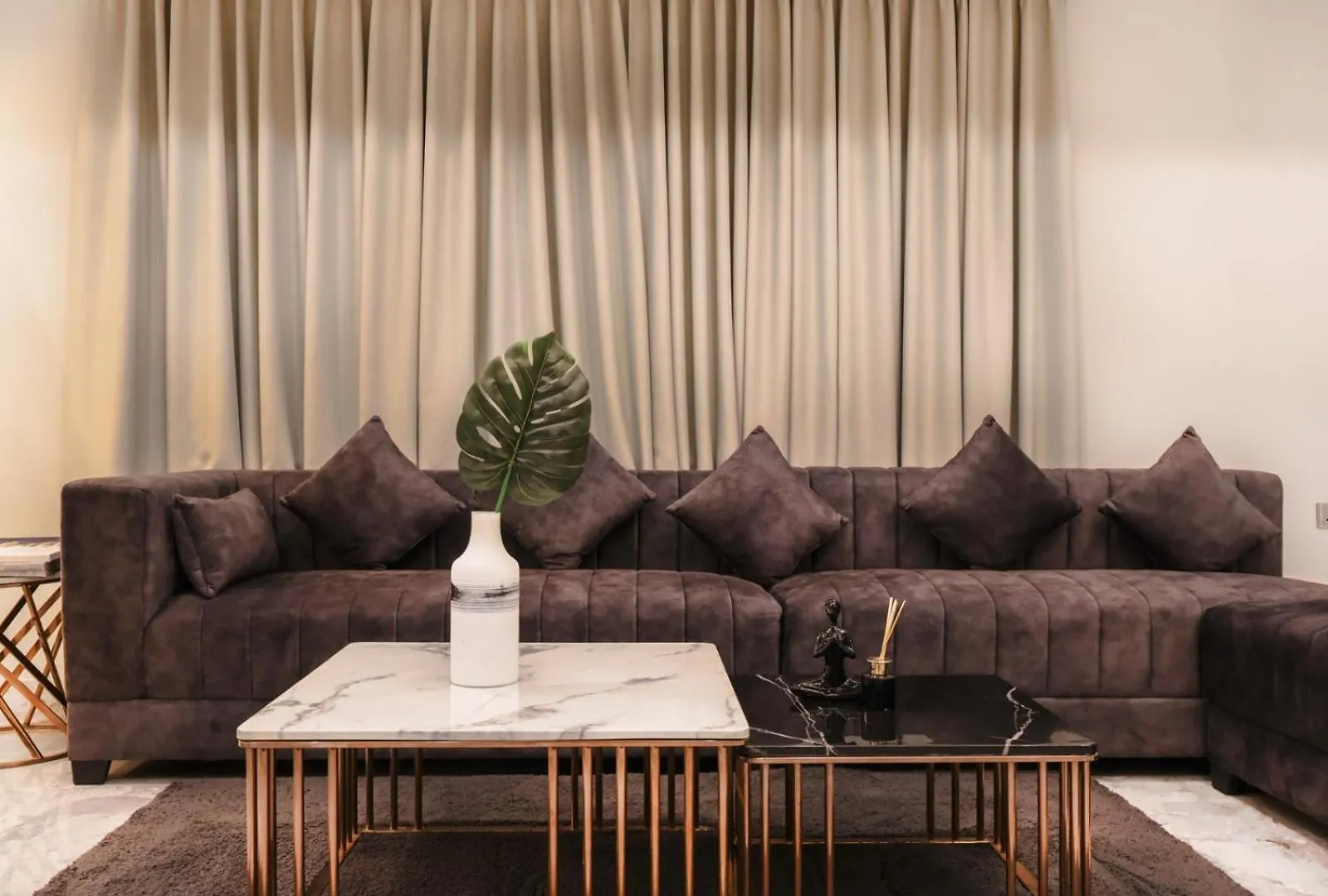 Housr 2 Bhk Apartment Sector 41 Gurgaon Near Fortis Hospital