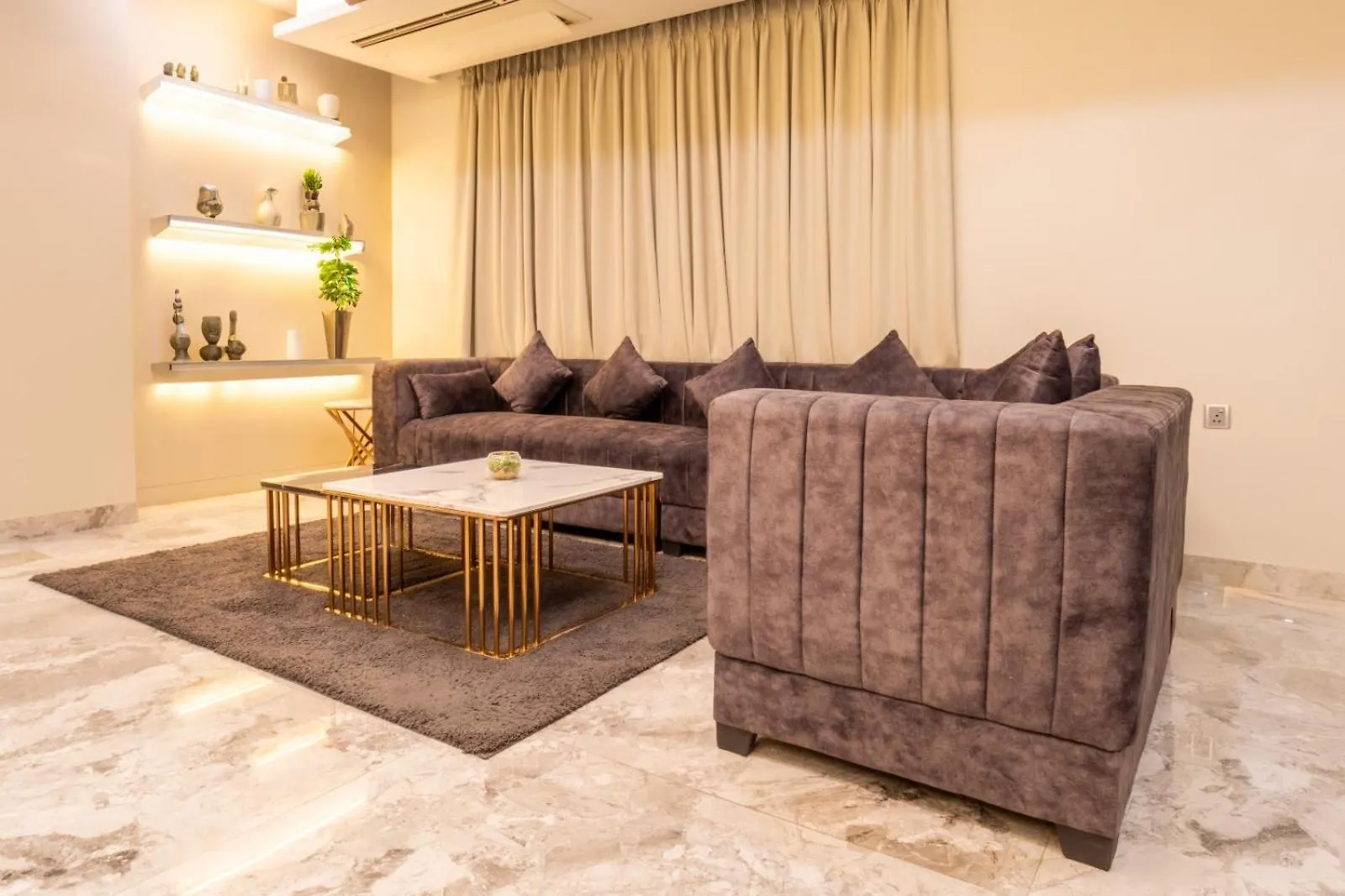 Housr 2 Bhk Apartment Sector 41 Gurgaon Near Fortis Hospital 0*,