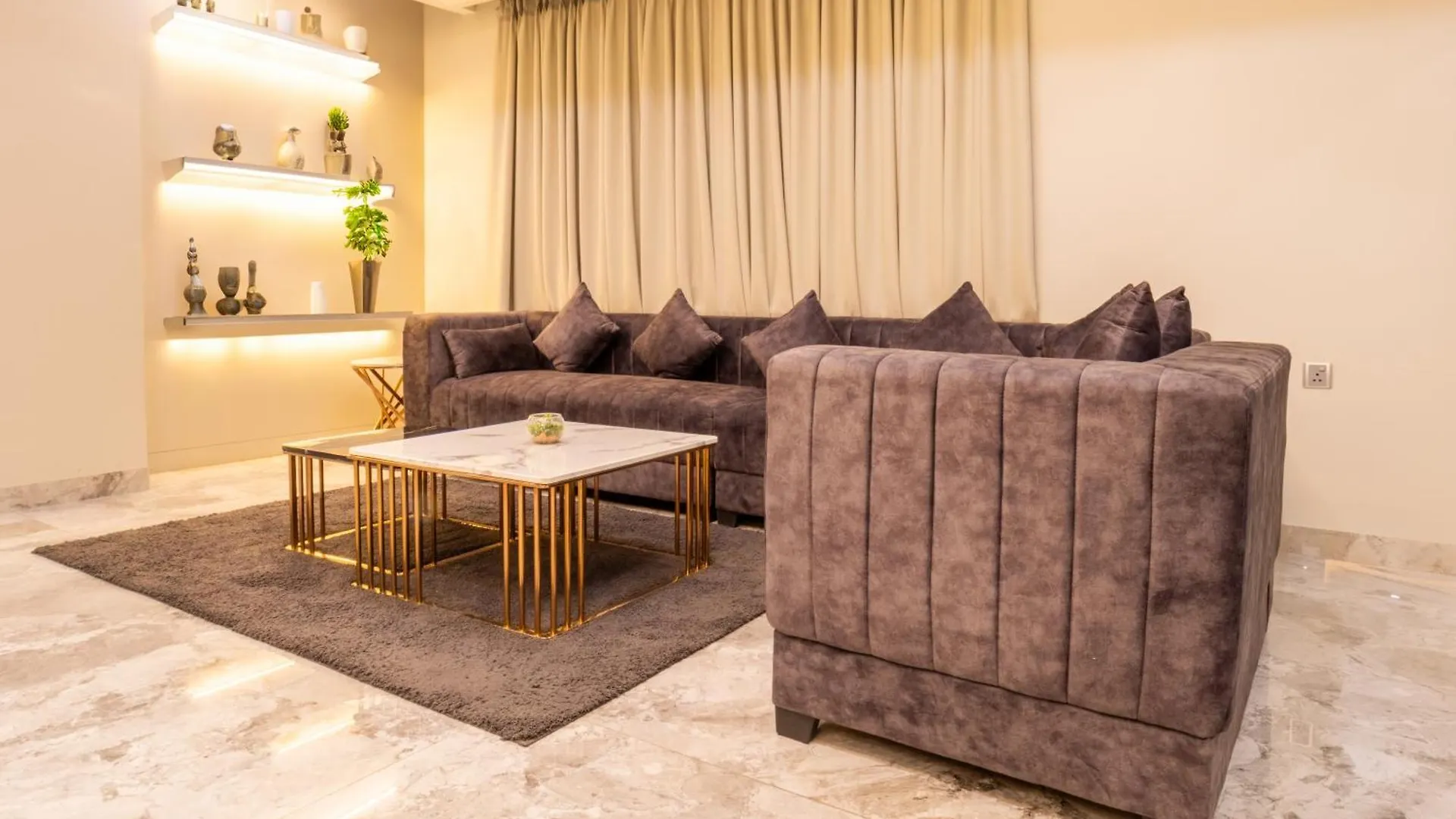 Housr 2 Bhk Apartment Sector 41 Gurgaon Near Fortis Hospital Indien