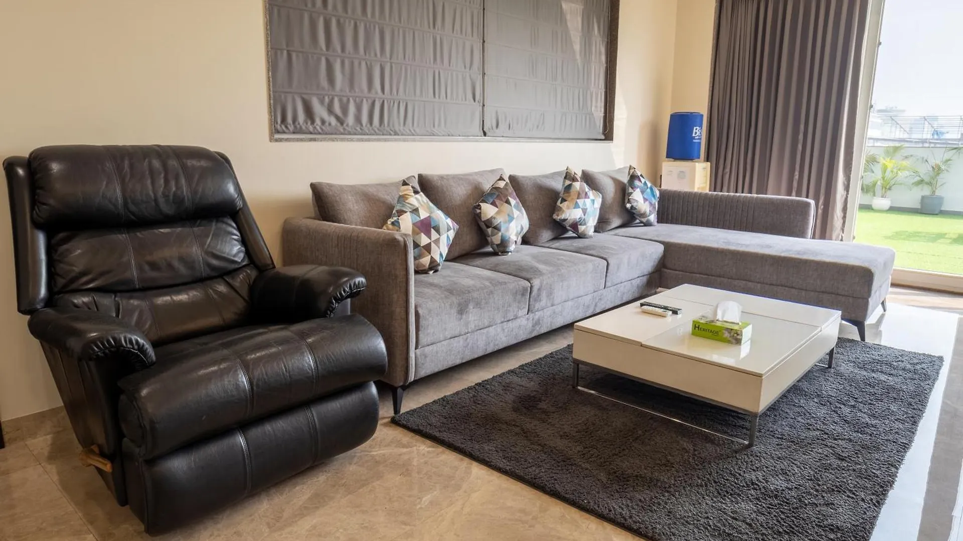 Housr 2 Bhk Apartment Sector 41 Gurgaon Near Fortis Hospital Indien