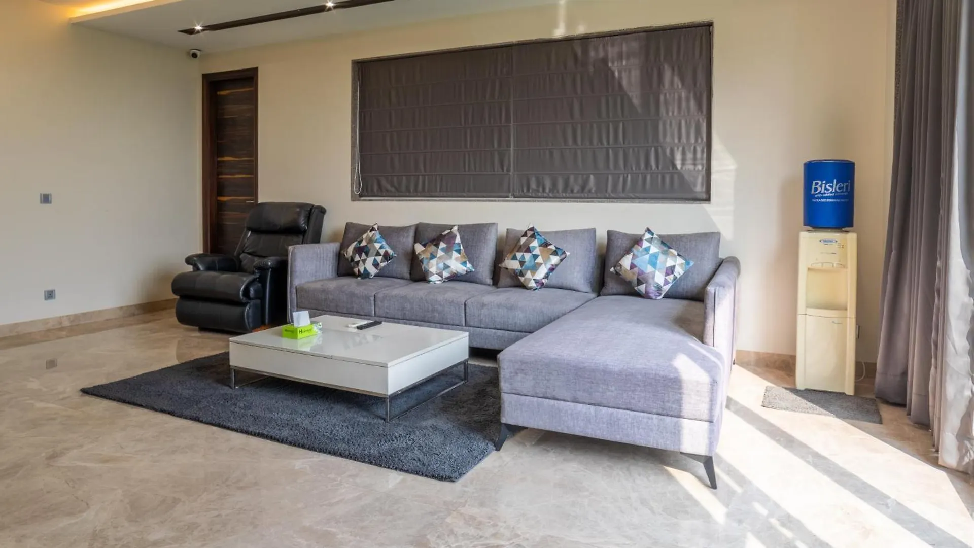 Housr 2 Bhk Apartment Sector 41 Gurgaon Near Fortis Hospital 0*,